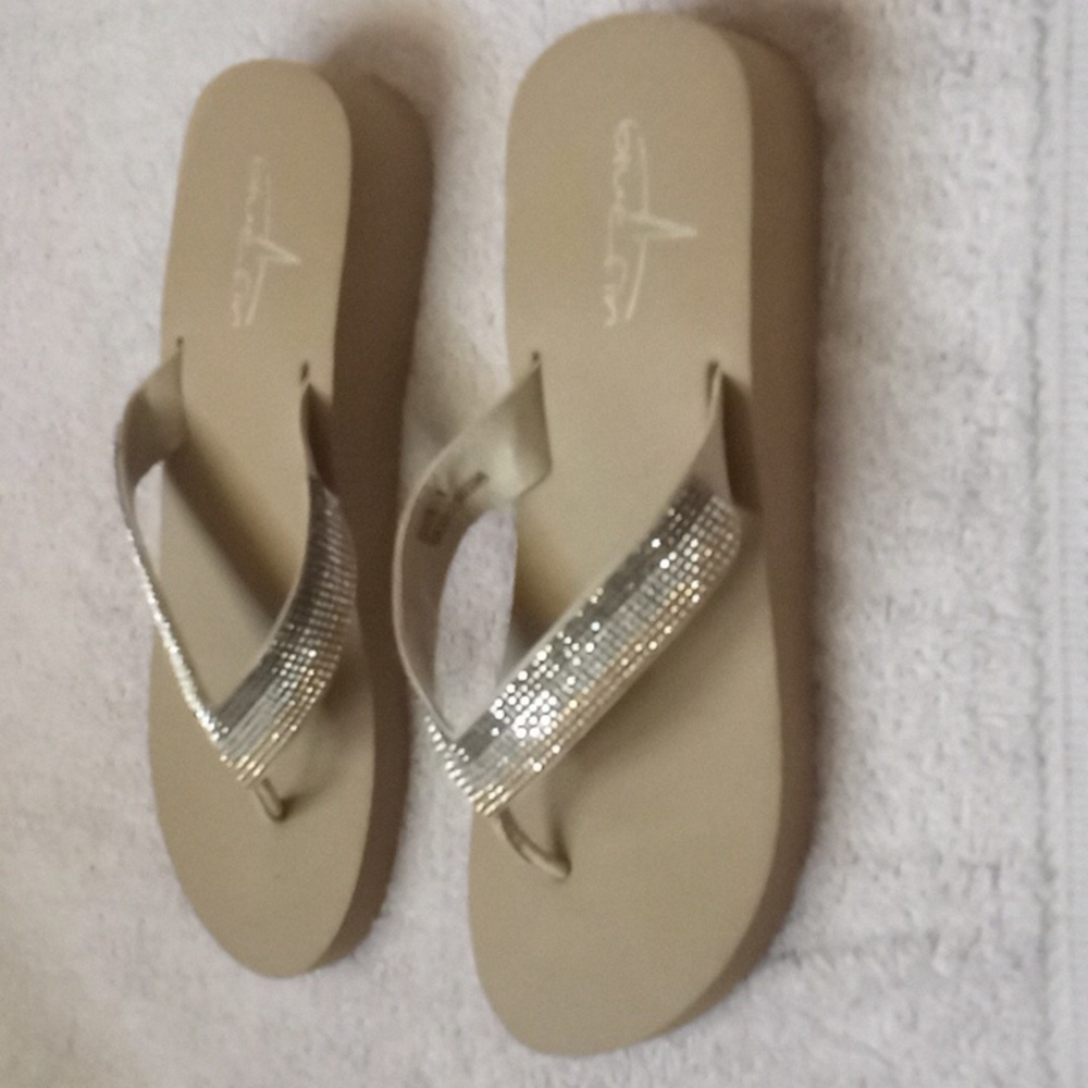 NWOT Blue Fin Wedge Thong Sandals - Picture 7 of 11